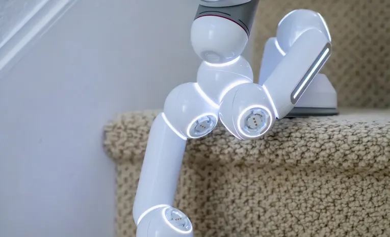 Autonomous robot device, illustrating the Manus AI agentic tool review